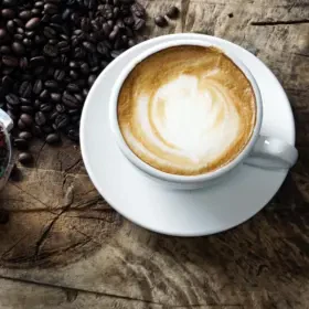 cafe kaffee frisch zubereitet bohnen schaum lecker